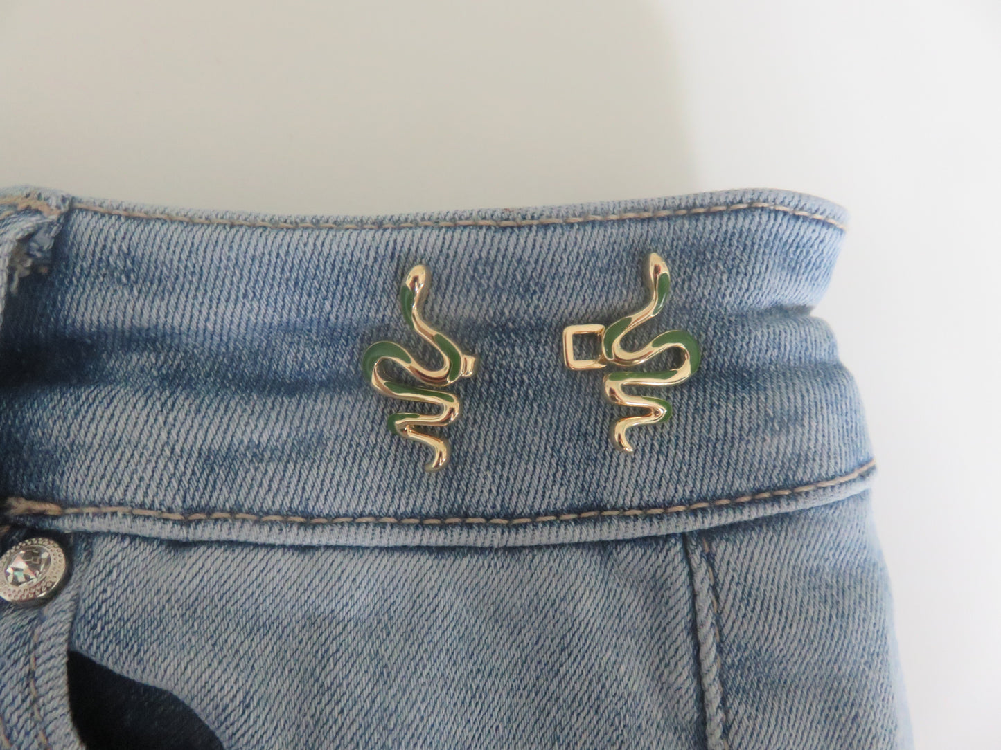 Snake Waist Buttons