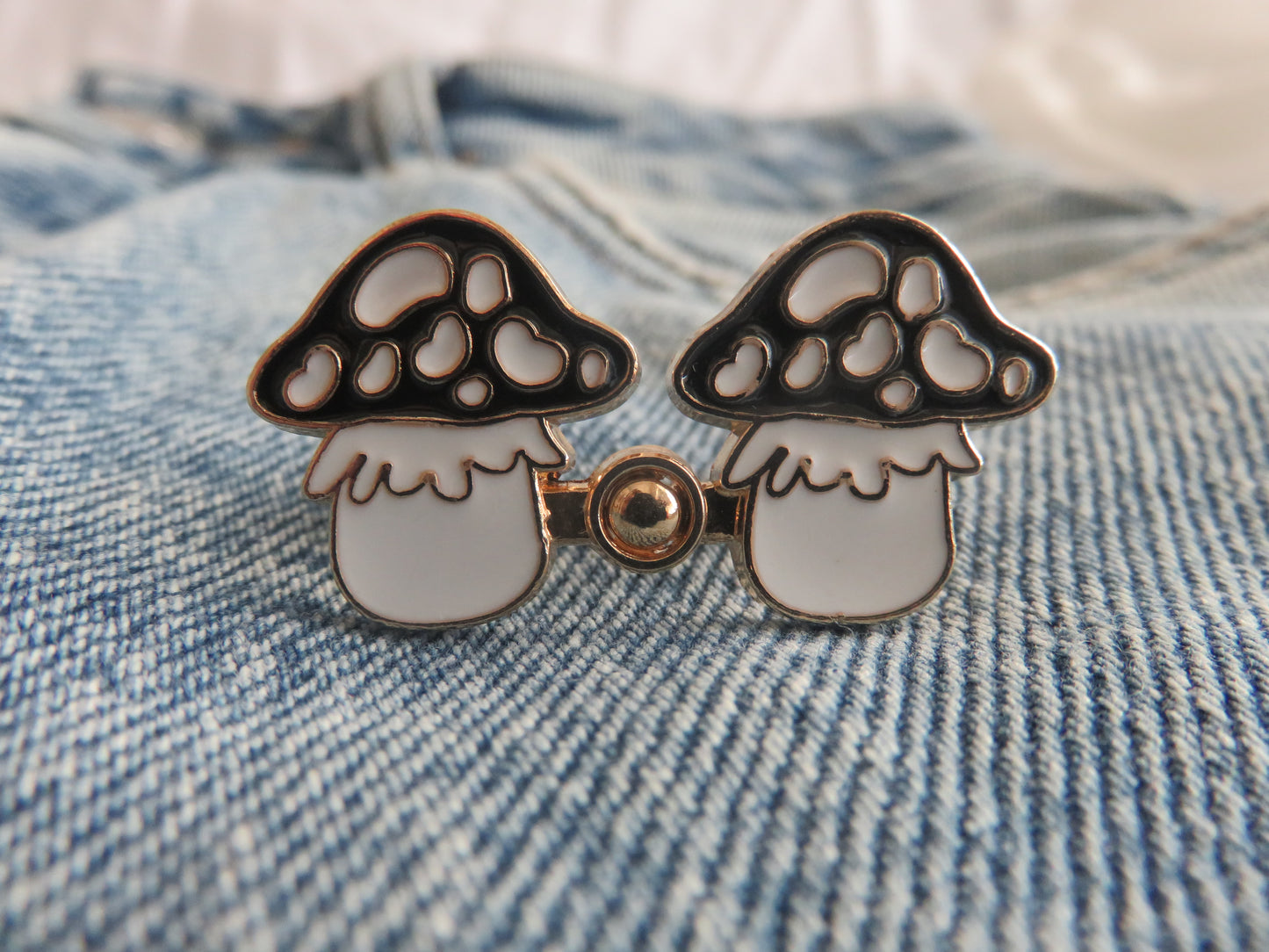 Black Mushroom Waist Buttons