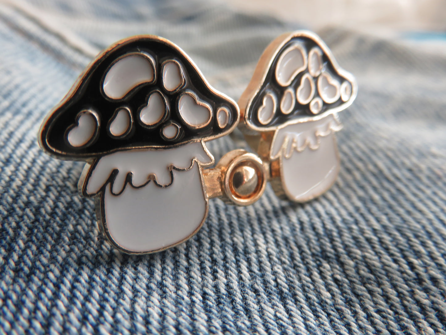 Black Mushroom Waist Buttons