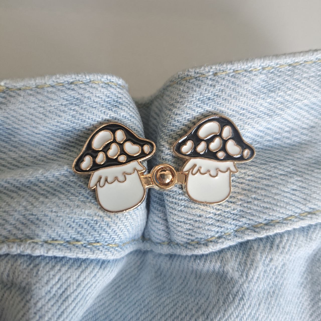 Black Mushroom Waist Buttons