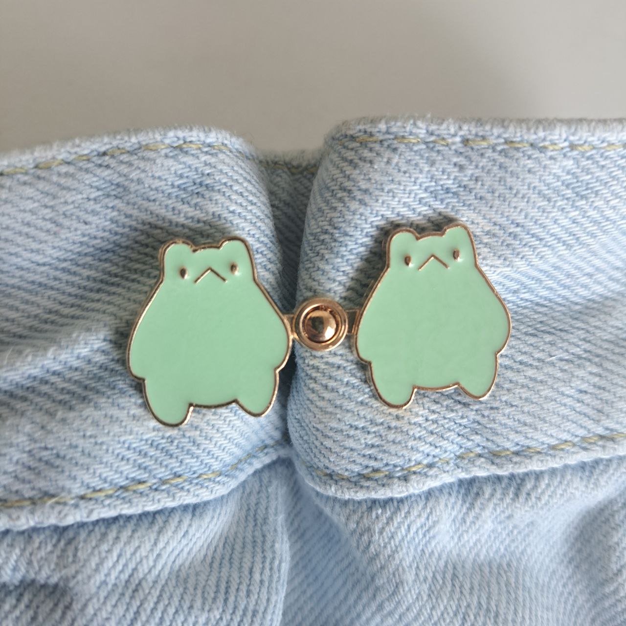 Frog Waist Buttons